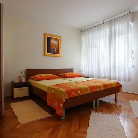 Dante Apartment Split Room photo