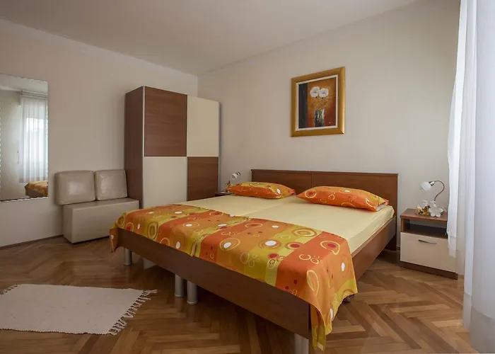 Dante Apartment
