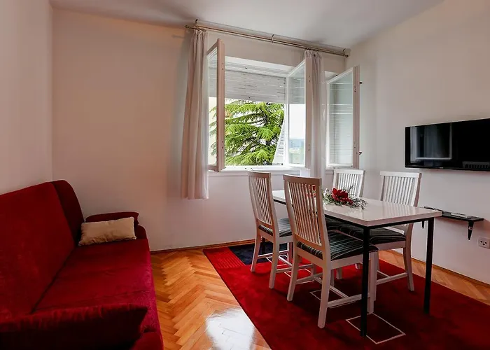 Dante Apartment